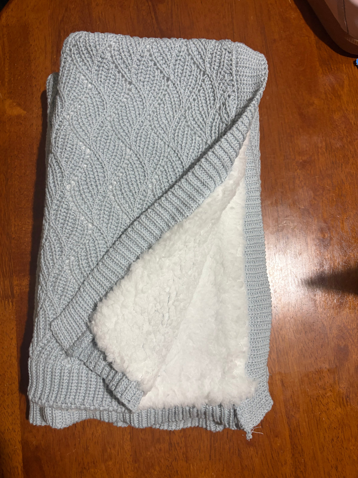 Blanket with fleece lining